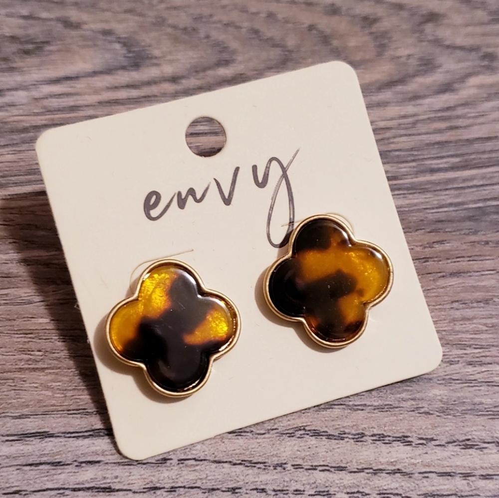 NWT- Tortoise Stud Earring
